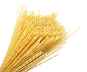 Die Bezeichnung Spaghetti wurde aus dem Italienischen übernommen und bedeutet soviel wie ‚Schnürchen‘.