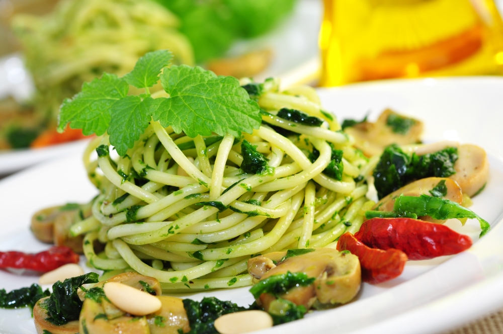 Spaghetti mit Basilikum-Senf-Pesto