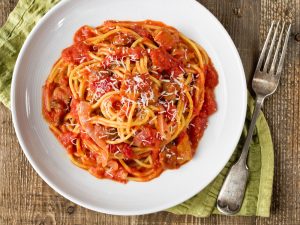 Alljährlich findet in Amatrice am letzten Wochenende im August die „Sagra degli Spaghetti all’Amatriciana“ statt. Ein Fest zu Ehren der beliebten Speise.