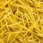 Vermicelli ist eine Nudelsorte, welche Ähnlichkeit zur Spaghetti hat. In Italien ist die Vermicelli etwas dicker als die Spaghetti. In den USA ist es genau umgekehrt.
