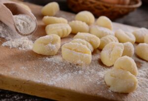 Gnocchi werden aus mehlig kochenden Kartoffeln hergestellt.